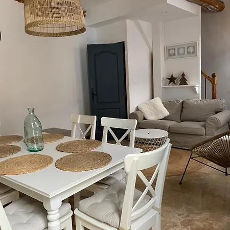Maison Au Pied De La Cité *